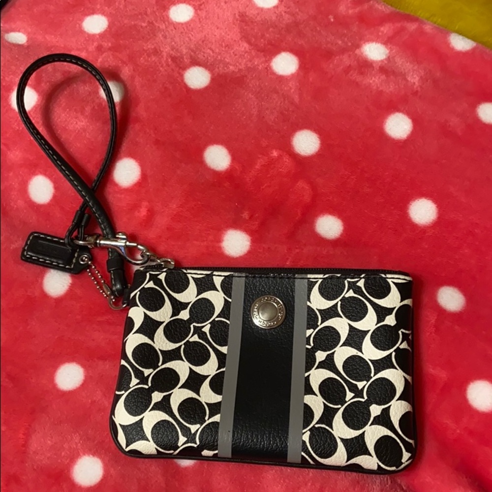 Coach wristlet (485)